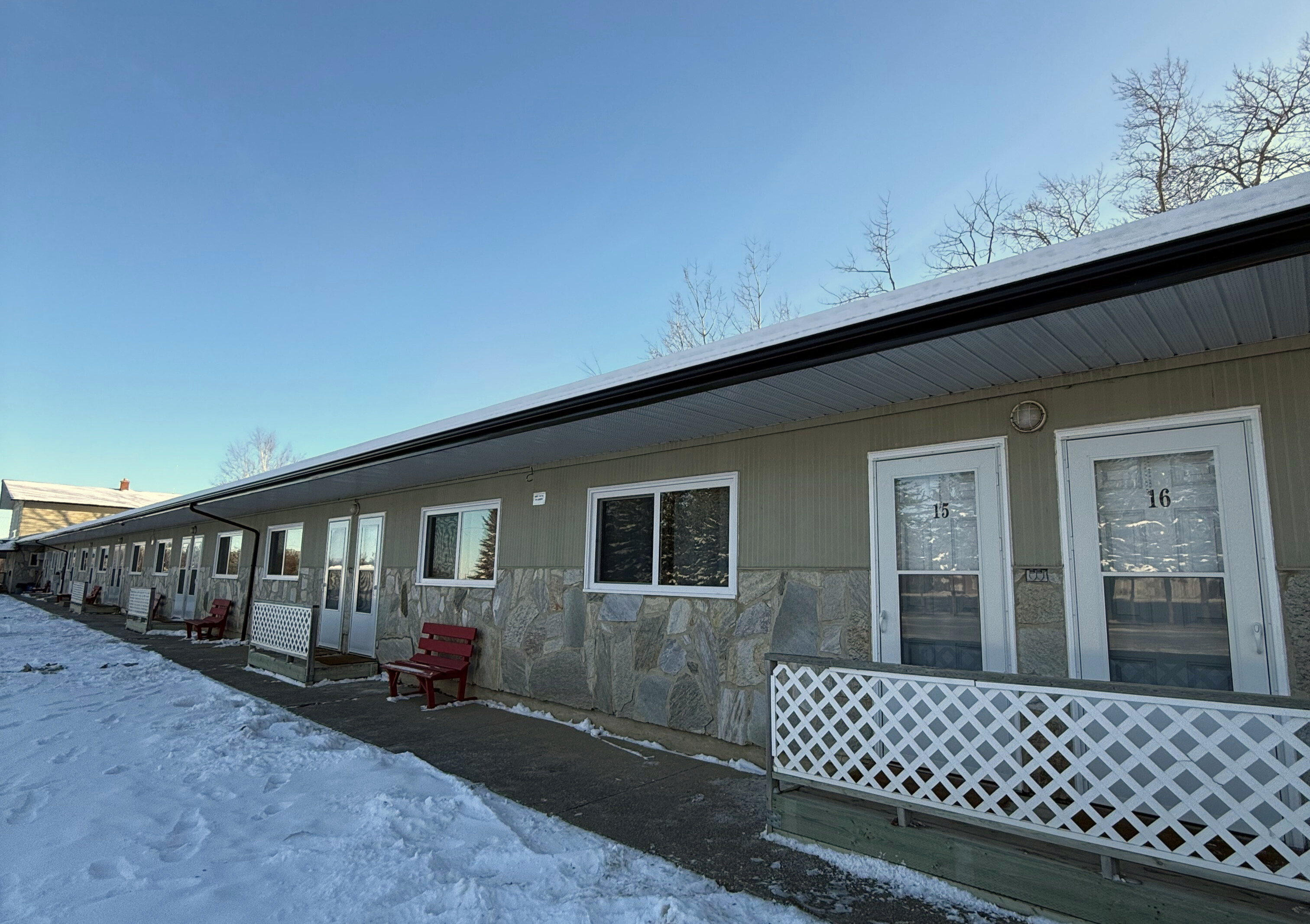 New Country Motel exterior